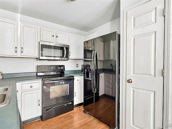 5th image of 247 Centerfield Dr