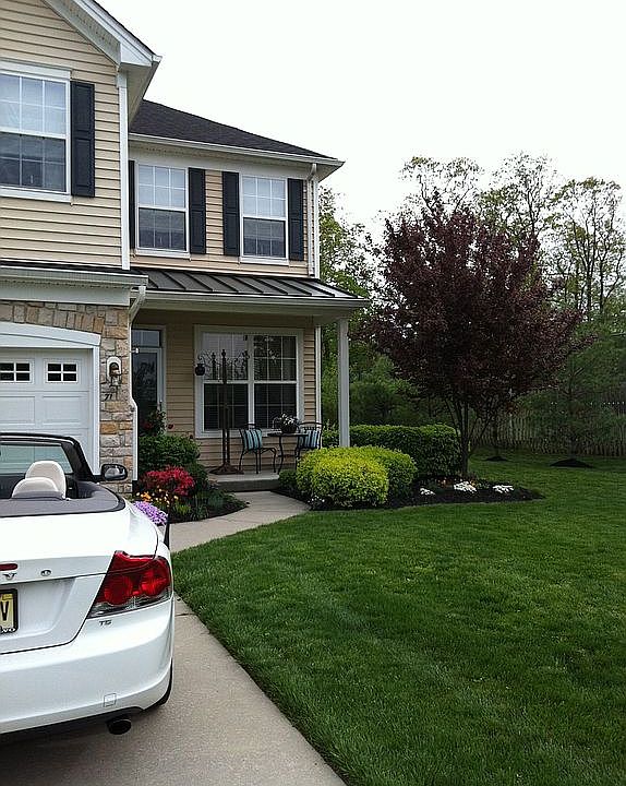 Spacious end unit townhome  with front and backyard