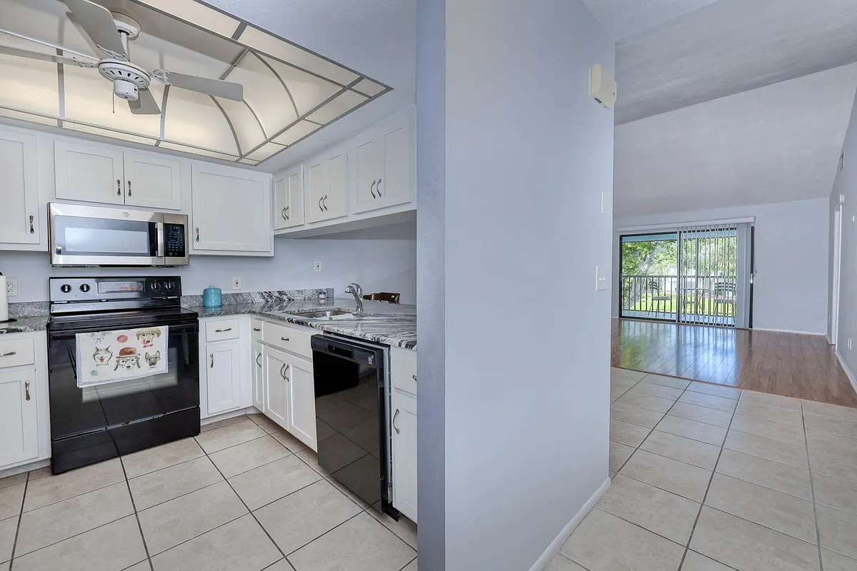 Building Photo - 17456 Overhill Dr #F