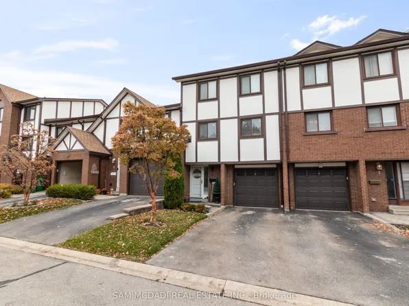 4230 Fieldgate Dr #4, Mississauga, ON L4W 2M5