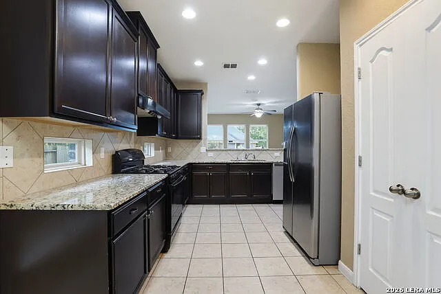 4 bed, 3.5 bath, 2735 sqft, $2,675 — Photo 4