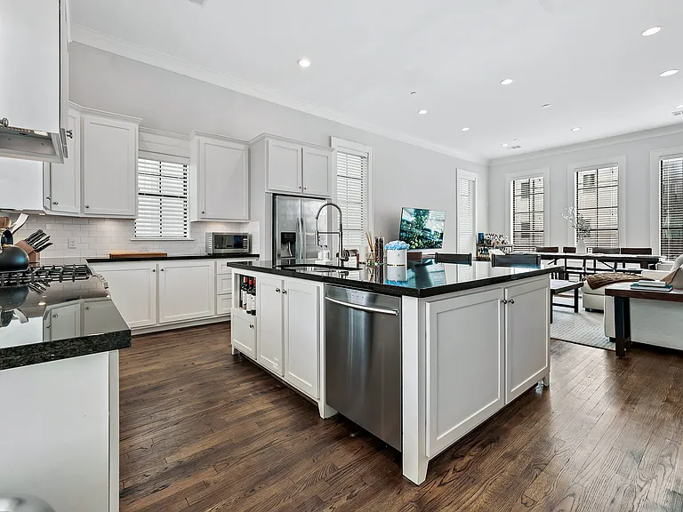 1504 Knox St — Photo 20