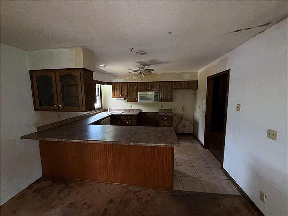 4th image of 403 Montrey St