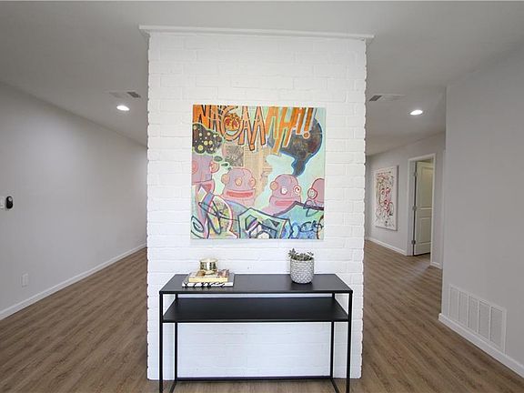 3rd image of 6805 Shadywood Dr
