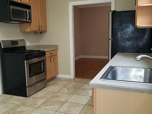 5th image of 168 Palm Ave #2