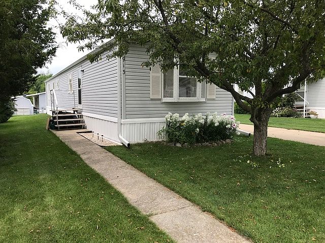2nd image of 913 Pembrooke Ln