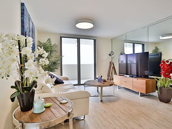 3rd image of 1623 Collins Ave APT 516