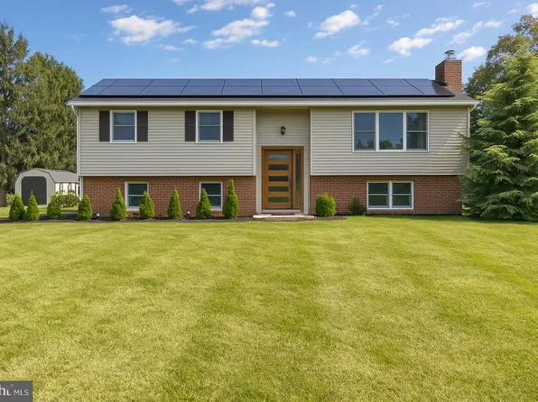 1145 Highland Dr, Mechanicsburg, PA 17055