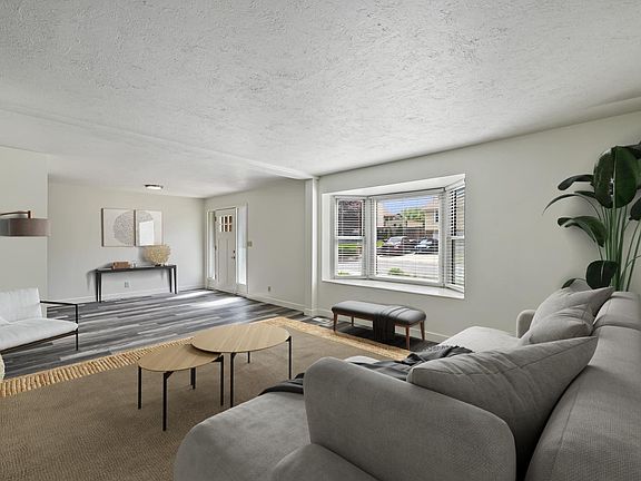 3rd image of 9801 S Iverness Cir