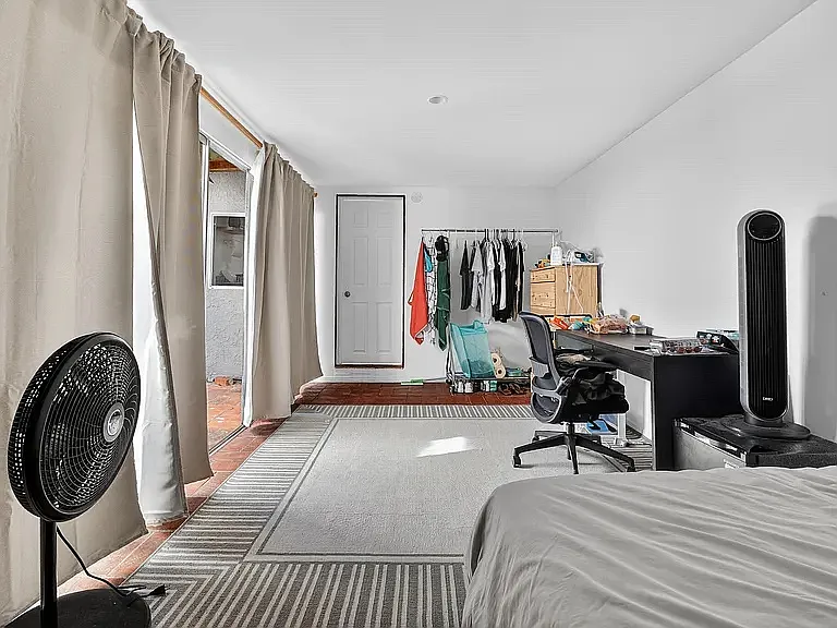 1 bed, 2000 sqft, $1,000 — Photo 4