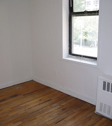 2nd image of 1760 1st Ave APT 4