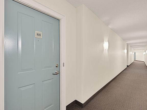 3rd image of 1220 N Fillmore St Unit 810