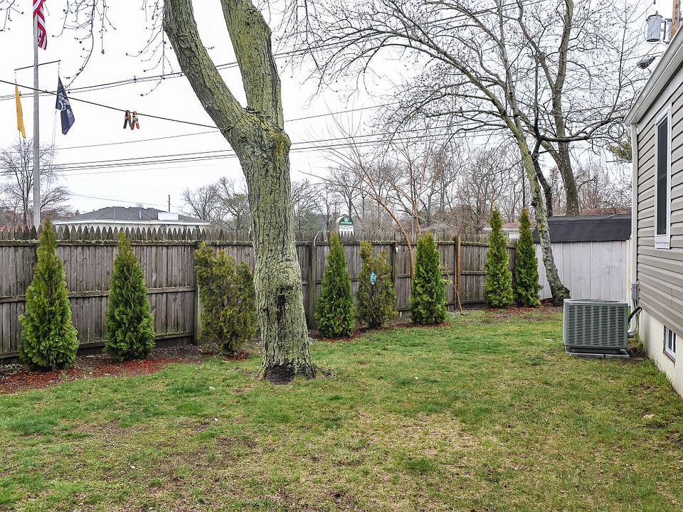 2nd image of 124 Larch Dr
