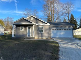 12 Stevenson St, Croswell, MI 48422