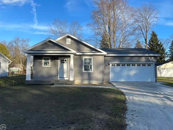 12 Stevenson St, Croswell, MI 48422