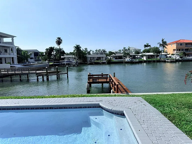 720 Capri Blvd — Photo 37