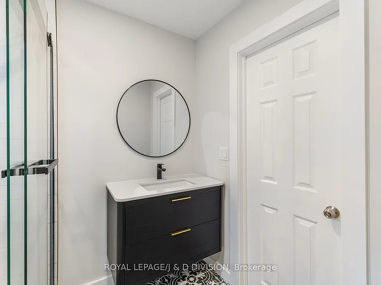 1132A Dovercourt Rd — Photo 24