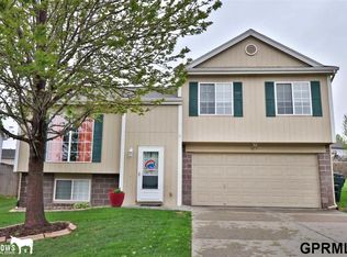 17019 Sahler St, Omaha, NE 68116