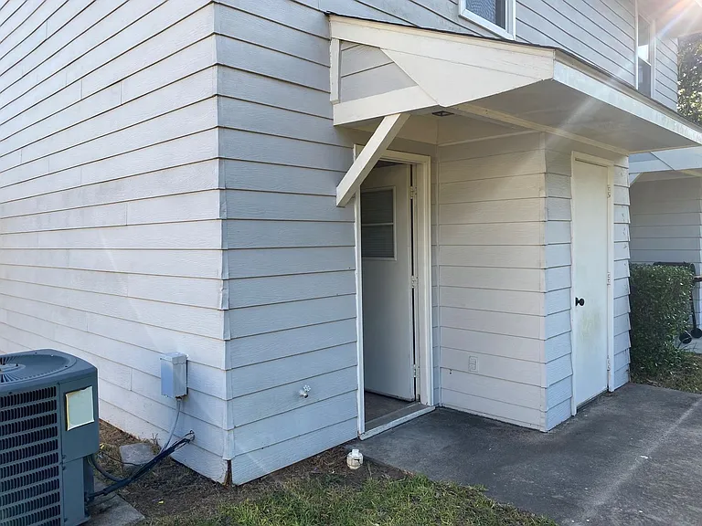 401 W Main St — Photo 13