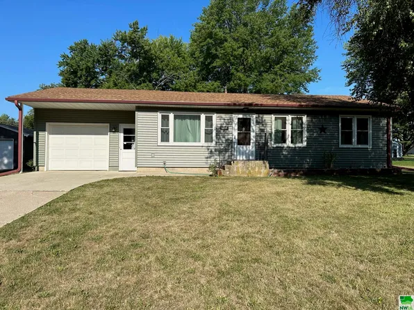 729 S Kiel St, Holstein, IA 51025
