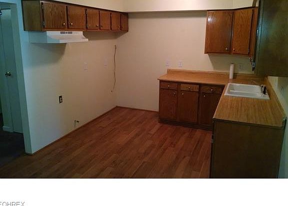 5th image of 9865 Green Dr