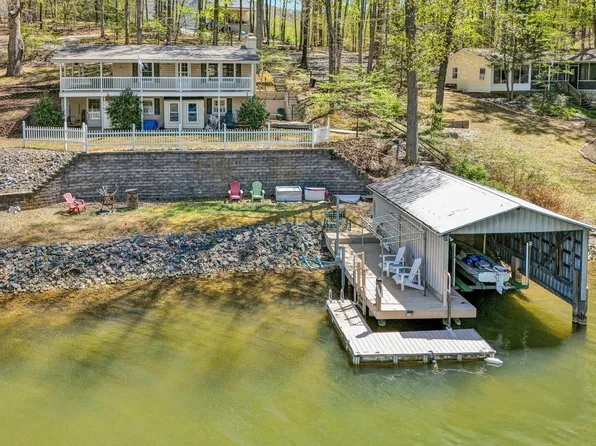 241 Locust Ln, Penhook, VA 24137