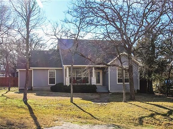 2nd image of 718 Kiowa Dr E