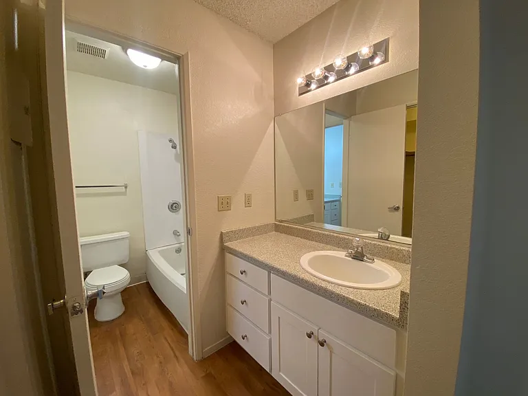 Eastlake Apartments — Photo 10