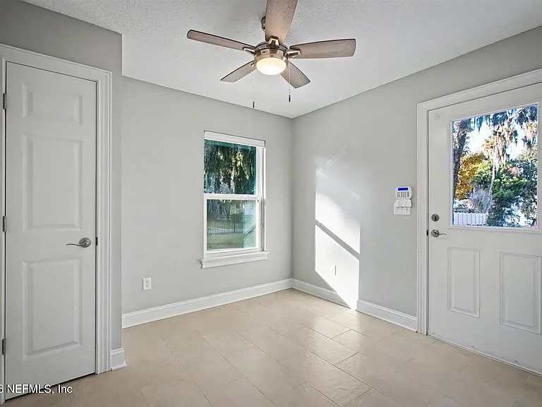 2210 Shepard St — Photo 19