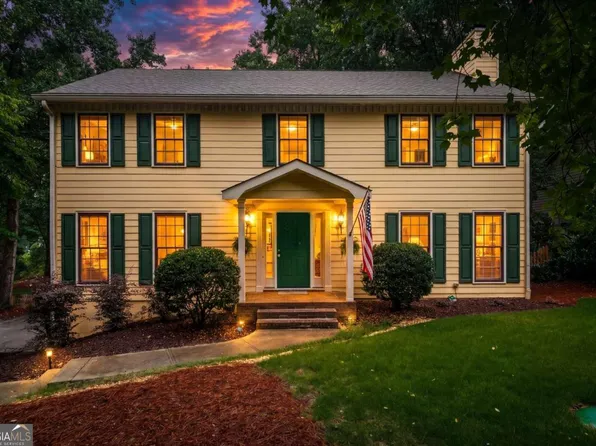 3609 Hermitage Dr, Berkeley Lake, GA 30096