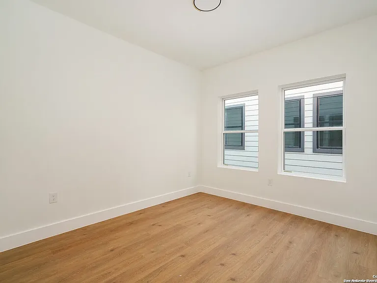 511 S Olive St #102 — Photo 13