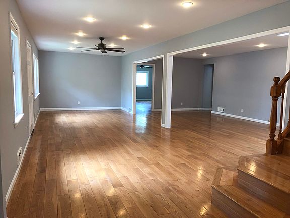 Beautiful floors, recessed lighting