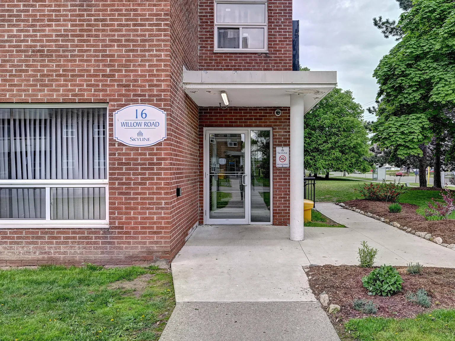 Westport Towers Apartments — Photo 3