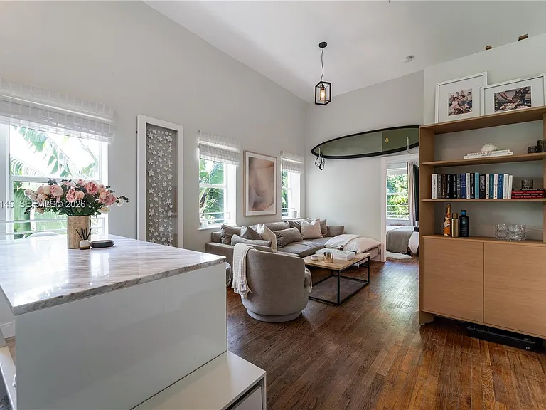 1521 Lenox Ave #302 — Photo 1
