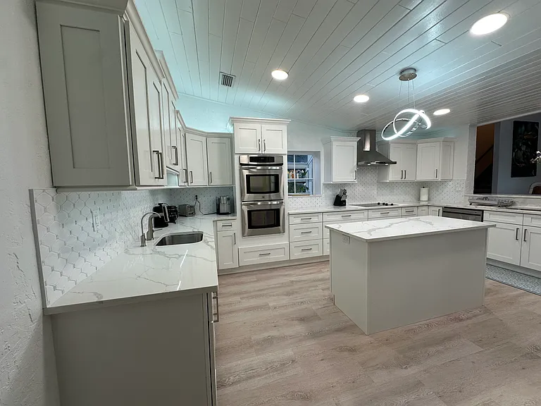 2650 Philippe Pkwy — Photo 4