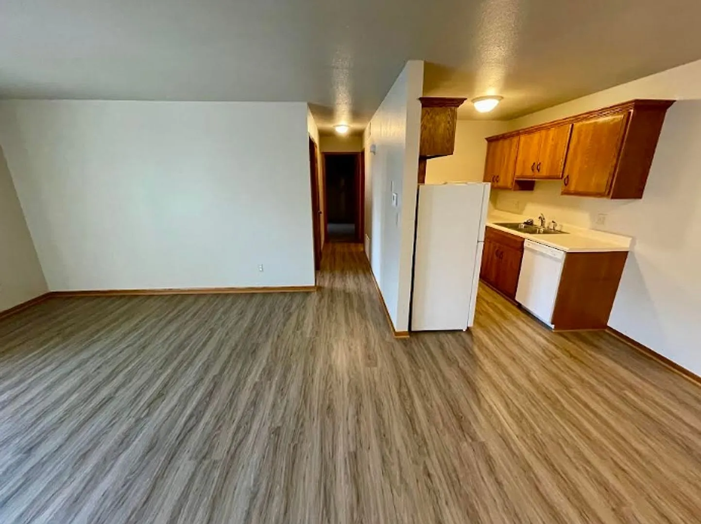 Seiberling - Hallcrest Apartments - 409 East 15th Street — Photo 1