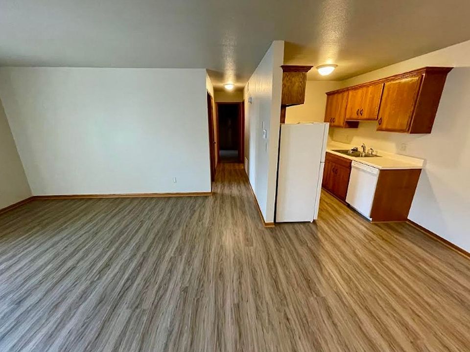 1st image of 409 E 15th St APT 3