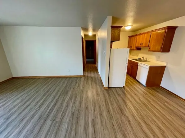 Seiberling - Hallcrest Apartments - 409 East 15th Street, 409 E 15th St APT 3, Pella, IA 50219