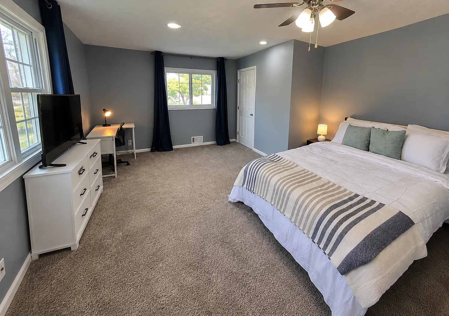 7 bed, $600 — Photo 1