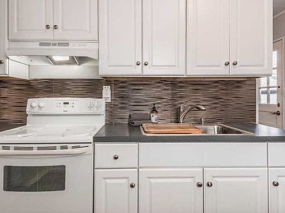 5th image of 42 Orchard Heights St