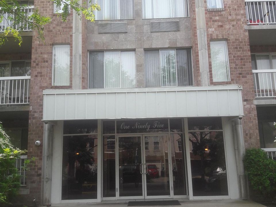 1st image of 171 Wellington Ct APT 1J