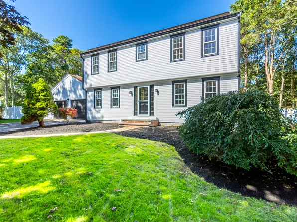 8 Bunker Circle, Sandwich, MA 02563