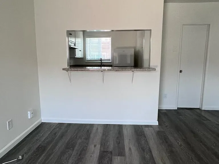 6245 Kester Ave — Photo 4