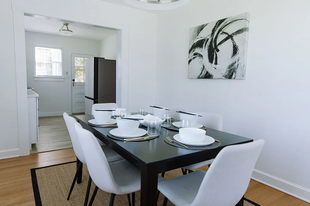 210 Lee Ave — Photo 4