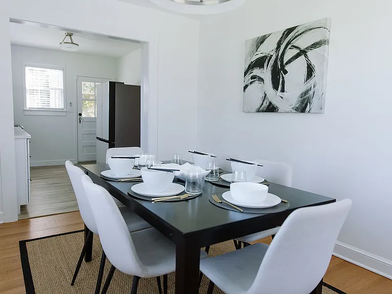 210 Lee Ave — Photo 4
