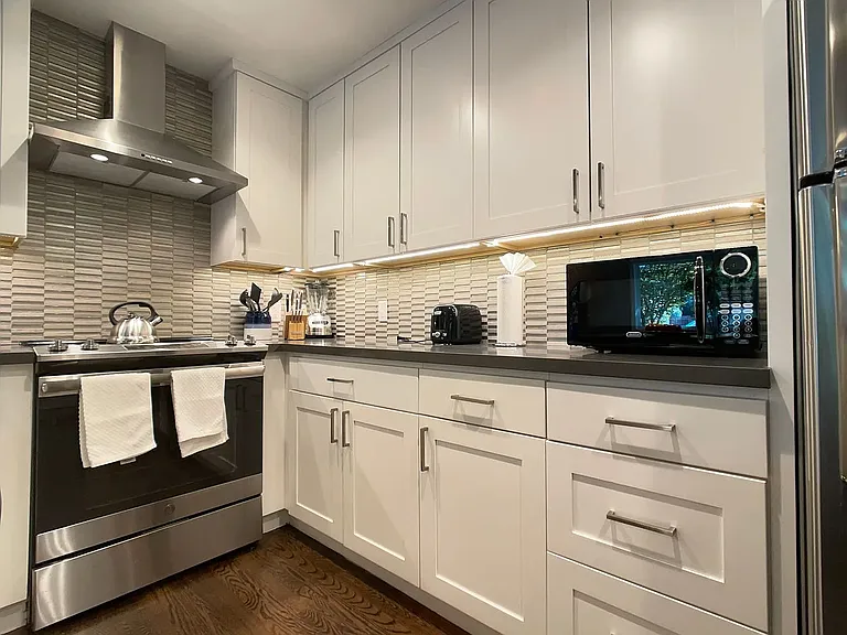 200 Waverley St #2 — Photo 3