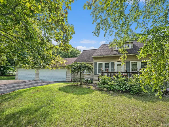 4415 Monroe Ave, Waterford, MI 48329