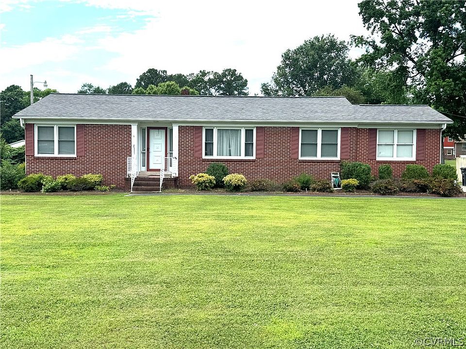 1st image of 705 Lakeside Dr