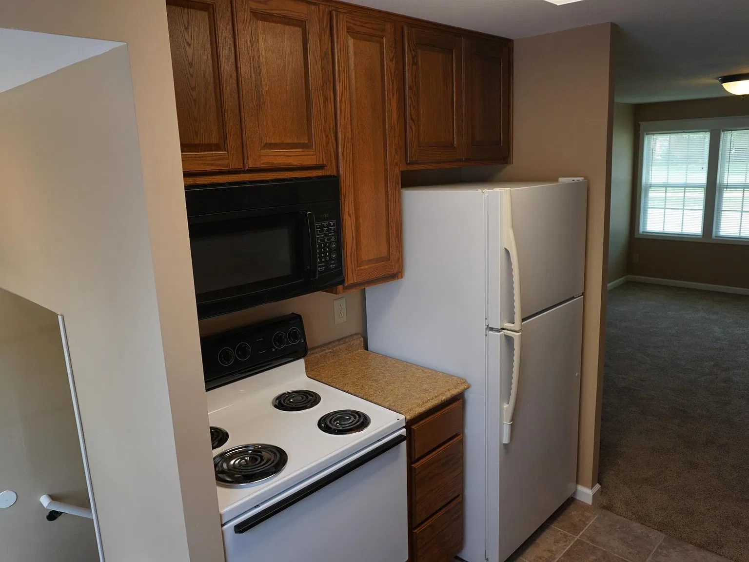 4 bed, $1,900 — Photo 3