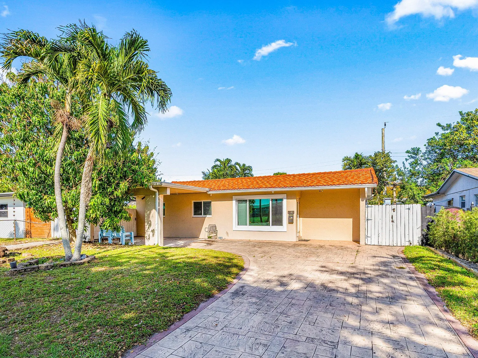 3 bed, 2.0 bath, 1495 sqft, $3,500 — Photo 3